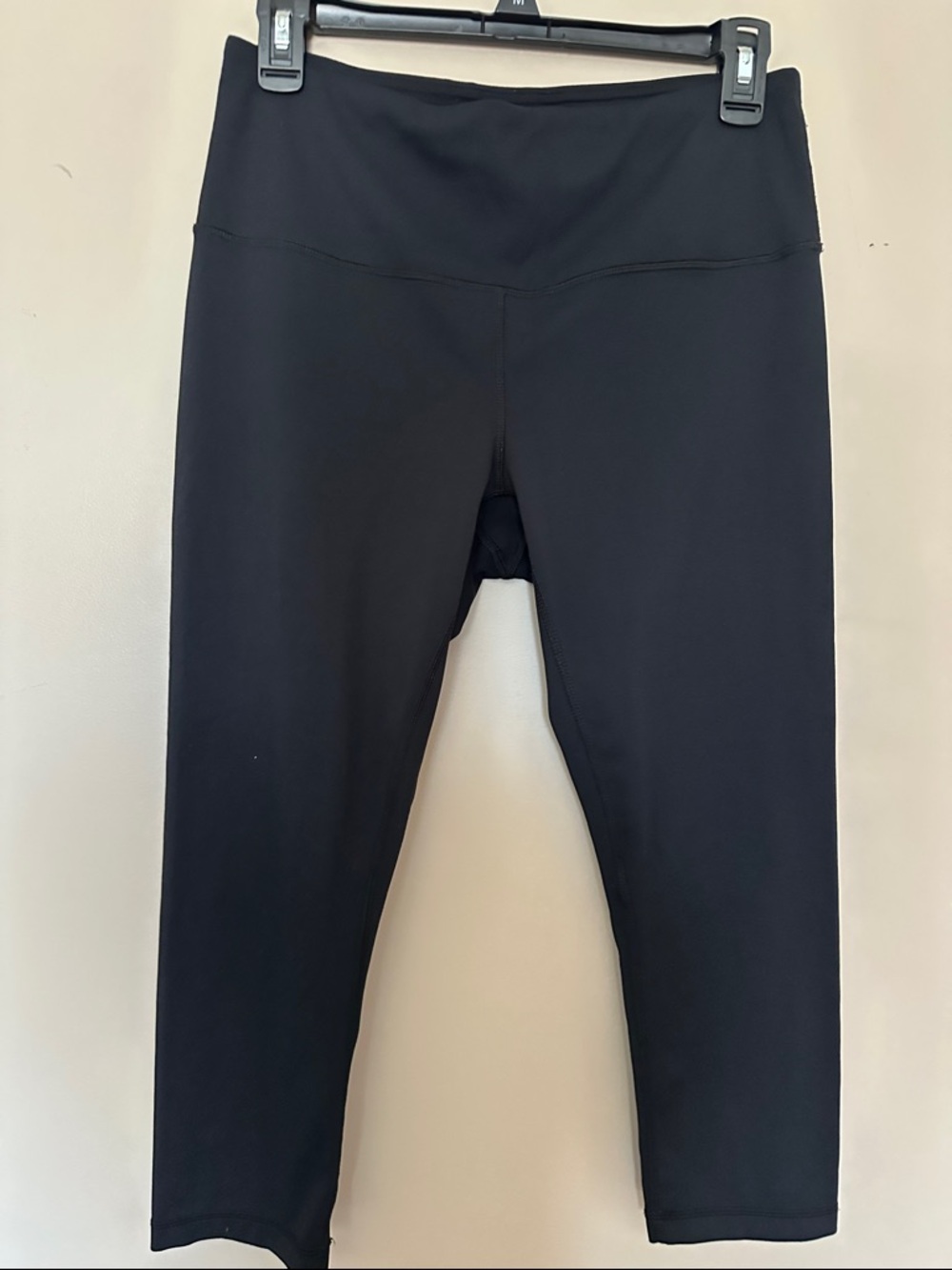Women's Black Capri Leggings - High-Waist Active Capris